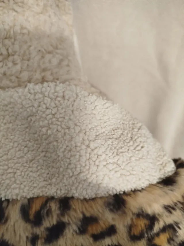 Sudadera Stradivarius Beige y Animal Print Talla S