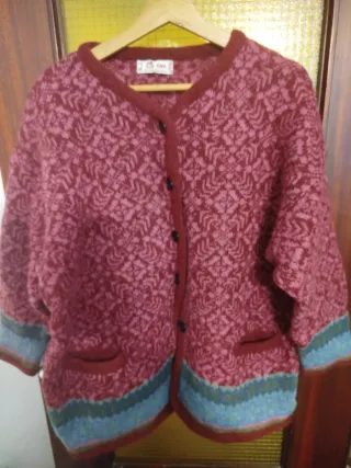 Chaqueta tejida rosa y azul