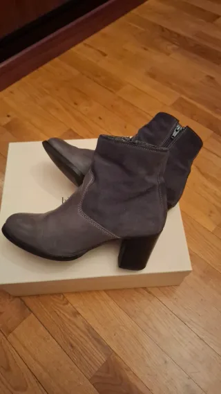 Botas Bimba y Lola negras y grises