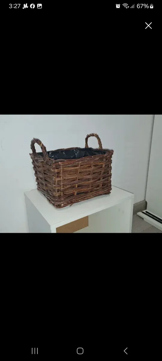 Cesta de mimbre cuadrada nueva