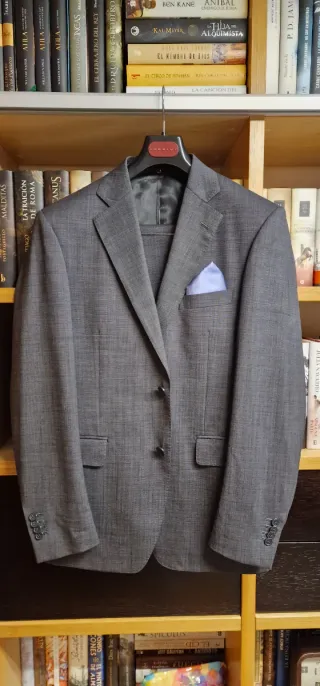 Traje de caballero gris