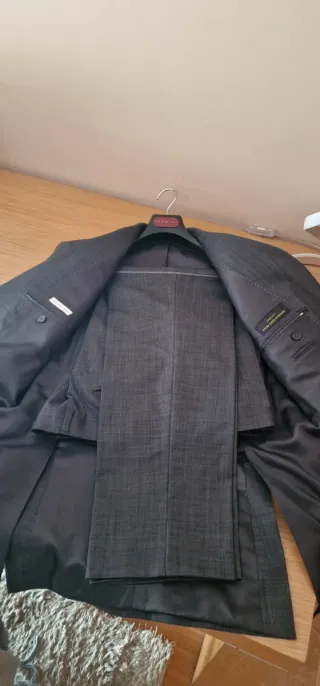 Traje de caballero gris