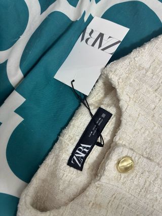 Cazadora Zara Blanca y Dorada