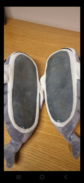 Zapatillas Tiburón Grises y Blancas