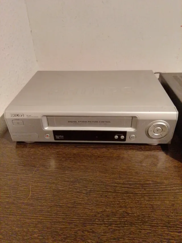 Dos reproductores vhs