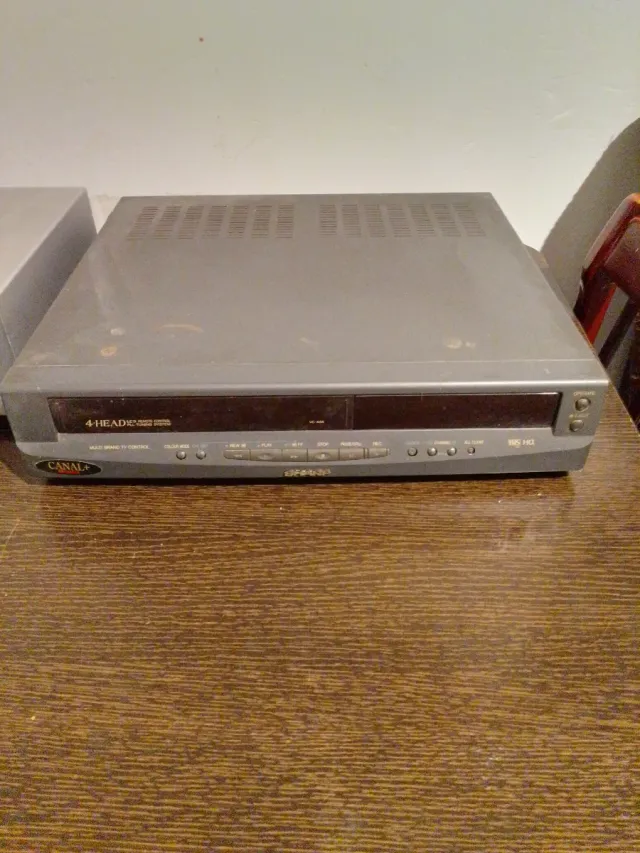 Dos reproductores vhs