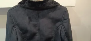 Chaqueta negra con forro de pelo