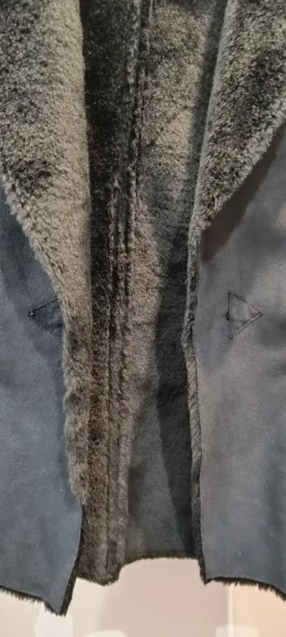 Chaqueta negra con forro de pelo