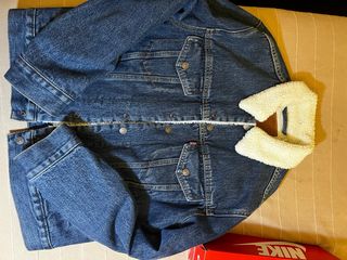 Chaqueta Levi's vaquera con borrego