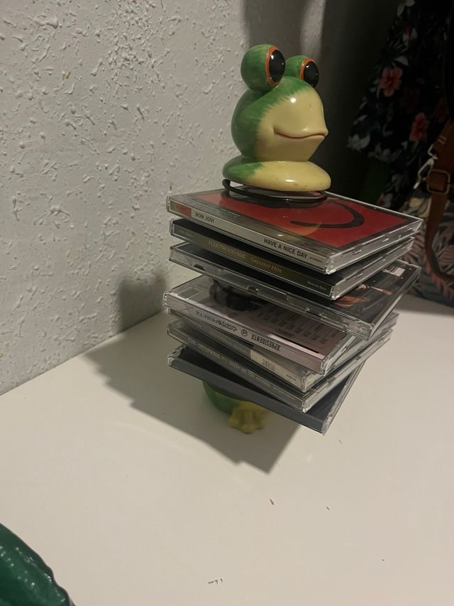 Torre para CDs con diseño de rara