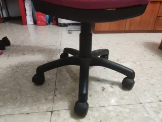 Silla de oficina con ruedas