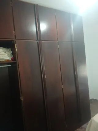 Armario de madera de matrimonio