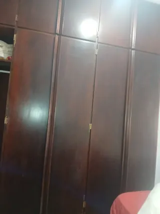 Armario de madera de matrimonio