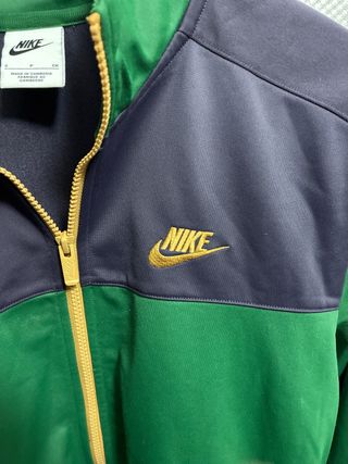 Chaqueta deportiva Nike verde y gris