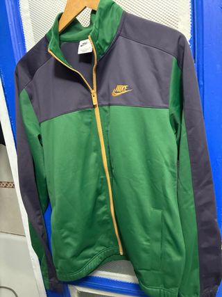 Chaqueta deportiva Nike verde y gris