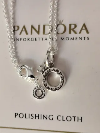 Cadena y Charm Colgante Corona O Abierta Logo