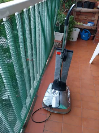 Abrillantadora-enceradora de suelos marca ROWERTA