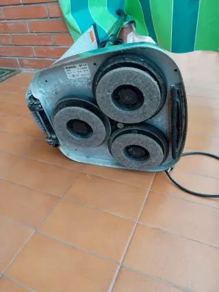 Abrillantadora-enceradora de suelos marca ROWERTA