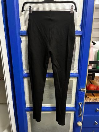 Leggings Zara negros con botones dorados