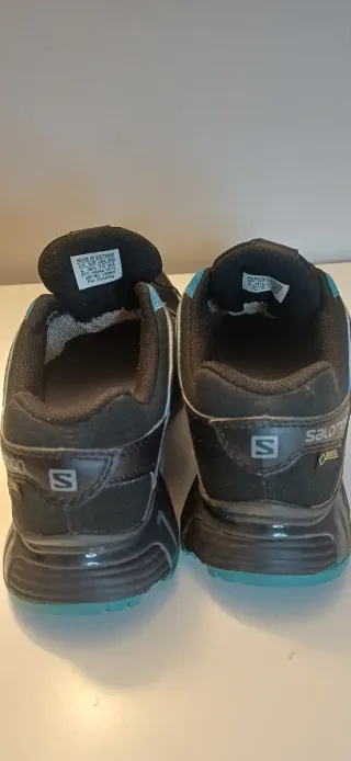 Zapatillas Salomon Gore-Tex Negras y Turquesa