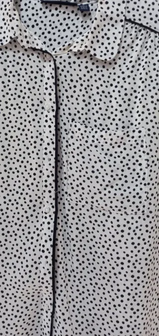 Camisa de mujer con lunares
