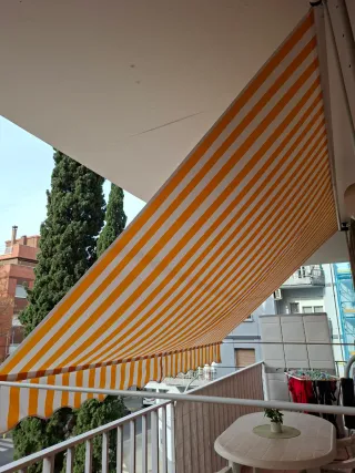 Toldo retráctil exterior