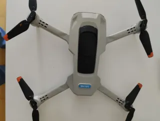 Dron con cámara y estabilizador