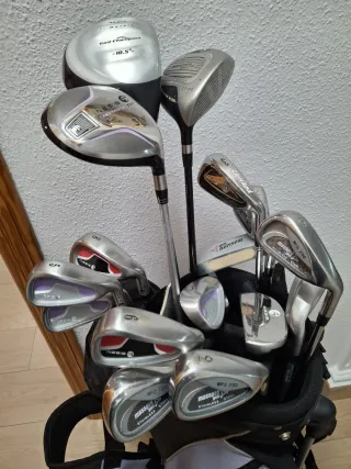 Bolsa trípode Inesis con palos de golf