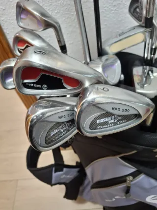 Bolsa trípode Inesis con palos de golf