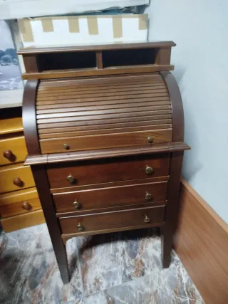 Secreter de madera con persiana