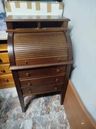 Secreter de madera con persiana