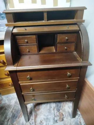 Secreter de madera con persiana