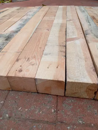Listónes,vigas, puntales, palos, postes de madera