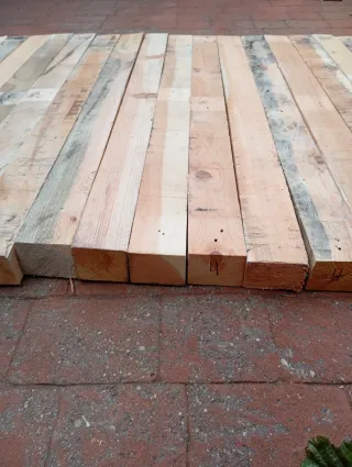 Listónes,vigas, puntales, palos, postes de madera