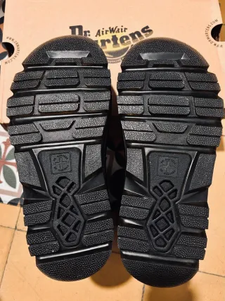 Botín Dr. Martens Negro Nuevo