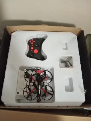 Dron con mando y repuestos