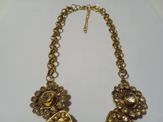 Collana donna colore oro con pietre a goccia sfera