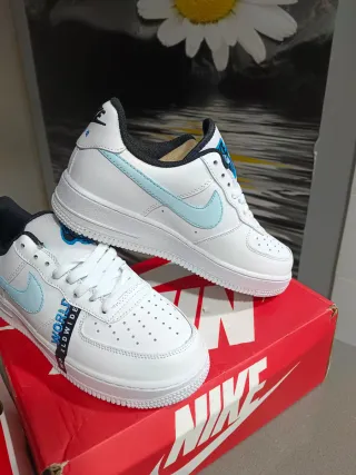 Nike Air Force 1 Blancas y Azules