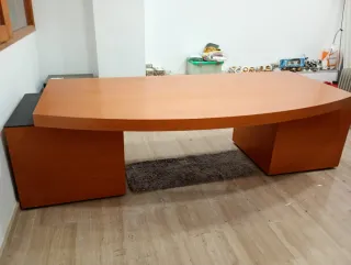 Mesa de despacho de madera