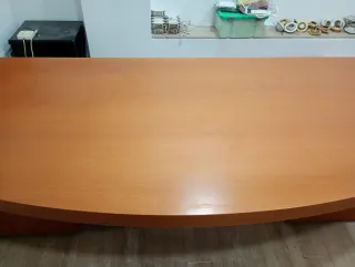 Mesa de despacho de madera