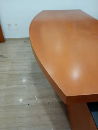 Mesa de despacho de madera