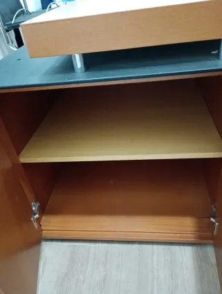 Mesa de despacho de madera