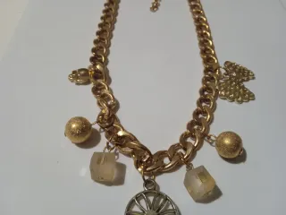 Collana color oro con chiave e charms donna