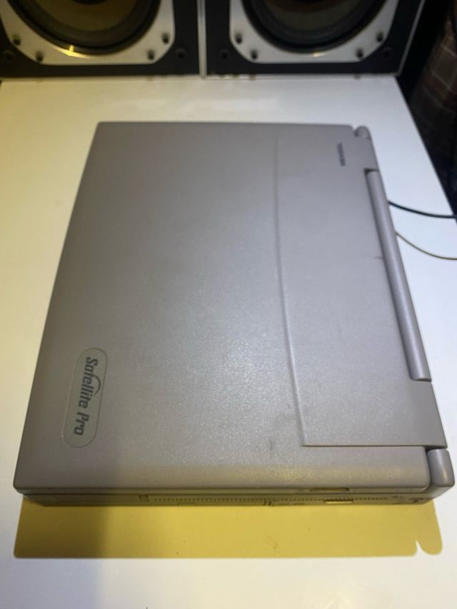 Ordenador Toshiba 460CDX Vintage Beige