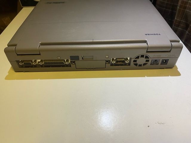 Ordenador Toshiba 460CDX Vintage Beige