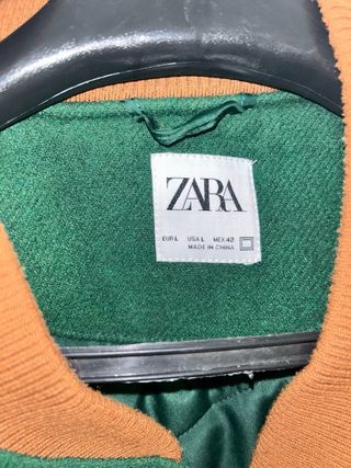 Chaqueta Zara Beisbolera Verde y Beige