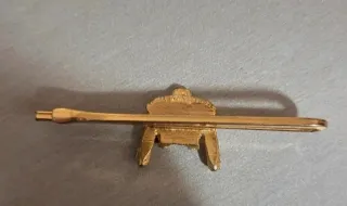 Alfiler de corbata dorado