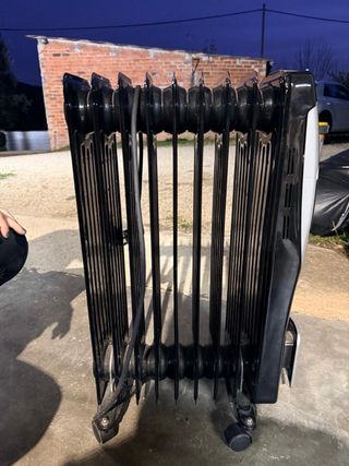 Estufa Eléctrica Negra y Blanca