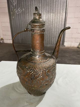 Brocca in rame decorata