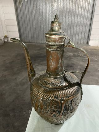 Brocca in rame decorata